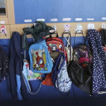 El Ayuntamiento de Sevilla incrementa en 3.000 las mochilas con material escolar gratuito