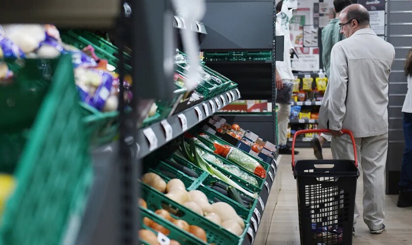 El INE revela que la rebaja del IVA del Gobierno apenas influye ya en la desescalada de la inflación de los alimentos básicos