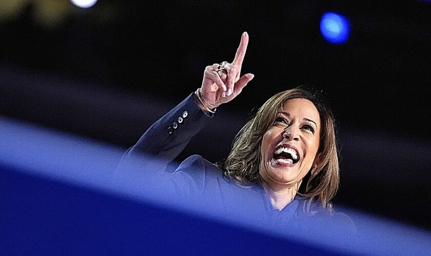 Entre el optimismo y la clase media: la fórmula de Kamala Harris para su 'coronación'