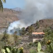 Evacuadas varias viviendas y un hotel por un incendio de «alto potencial» en Gran Canaria