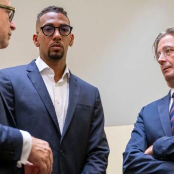 Ein Berliner Gericht prüft eine Klage gegen Ex-Fußball-Nationalspieler Jérôme Boateng wegen Äußerungen über eine Ex-Partnerin. (