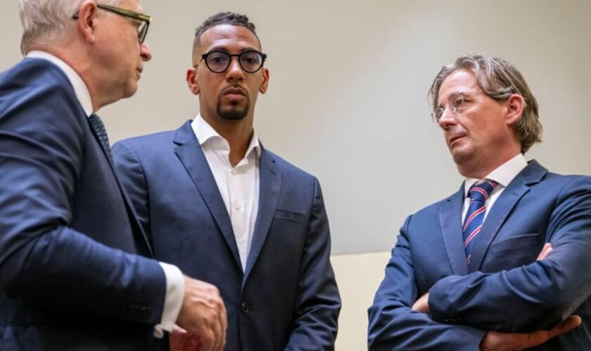 Ein Berliner Gericht prüft eine Klage gegen Ex-Fußball-Nationalspieler Jérôme Boateng wegen Äußerungen über eine Ex-Partnerin. (