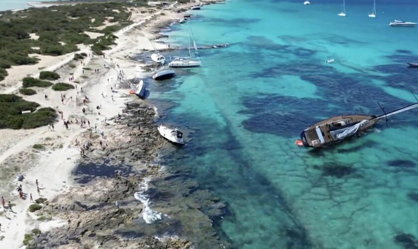 Extremwetter auf den Balearen: XXL-Sturm wütet weiter: Heftige Böen zerstören Luxus-Jachten auf Formentera