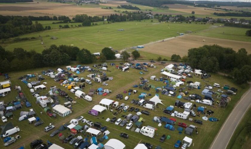 Das Wetter macht dem Camping einen Strich durch die Rechnung. Foto: Thomas Frey/dpa