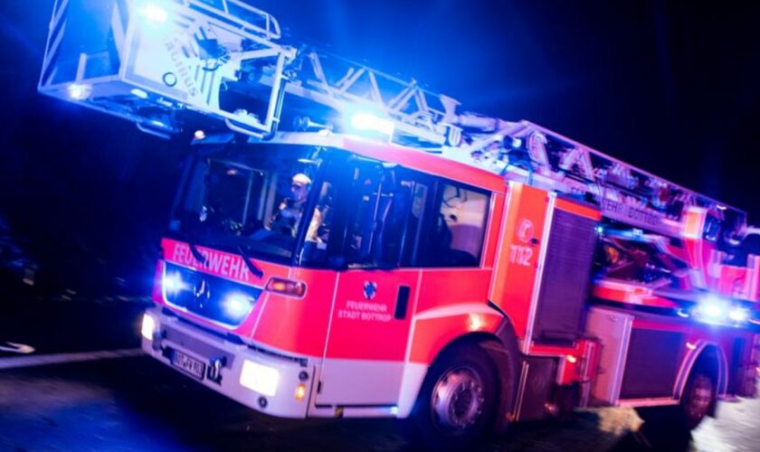 In NRW kam es in der Nacht und am Dienstag wetterbedingt zu zahlreichen Feuerwehreinsätzen. (Symbolbild) Foto: Marcel Kusch/dpa