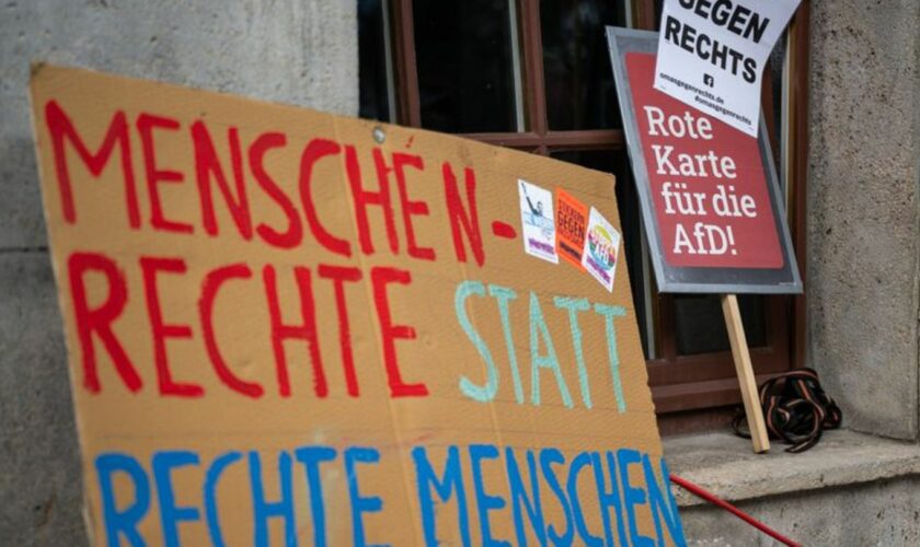 Zu einer Demo gegen Rechtsextremismus sind in Erfurt mehrere hundert Menschen auf die Straße gegangen. (Symbolbild) Foto: Hannes