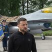 Geheimer Ort: Selenskyj zeigt erste F-16-Jets mit Ukraine-Wappen