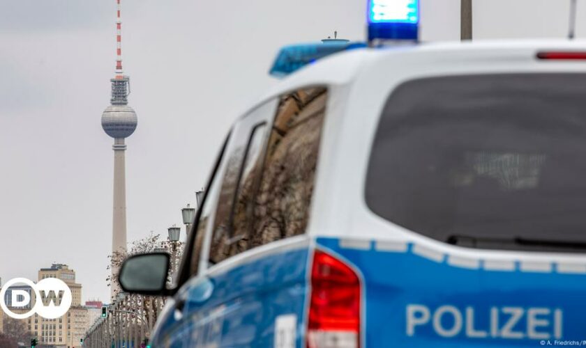 Germany: Police shoot dead armed man in Berlin