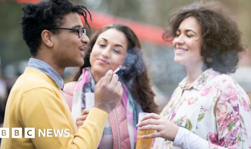 Government considering pub garden smoking ban