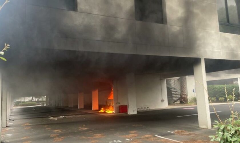 Hérault : voitures incendiées et explosion devant la synagogue de La Grande Motte, Darmanin évoque un acte «criminel»