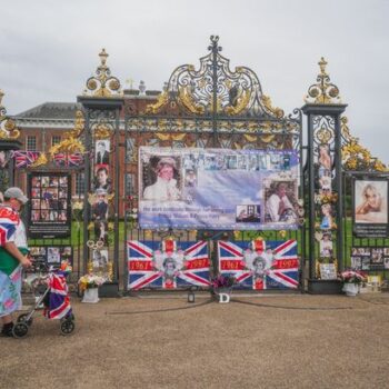 Huge tributes to Princess Diana laid outside palace on 27th anniversary of her death