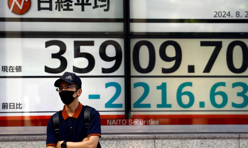 « Il y a trop de feux à éteindre » : la Bourse de Tokyo enregistre une baisse historique