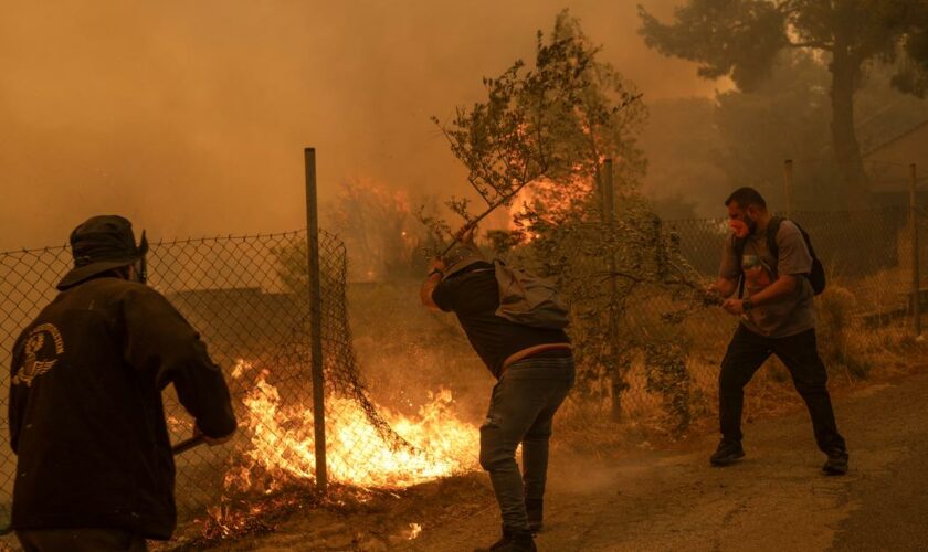 Incendies en Grèce : est-il possible d'annuler ou reporter ses vacances ?