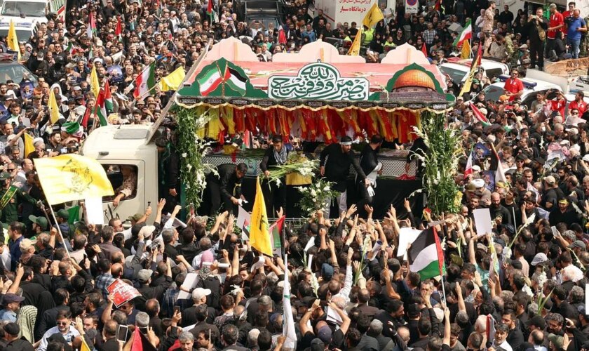 Irán celebra el funeral del líder de Hamas mientras calibra su respuesta a los ataques en Teherán y Beirut