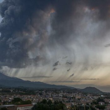 Italy: Mount Etna eruption halts flights in Sicily