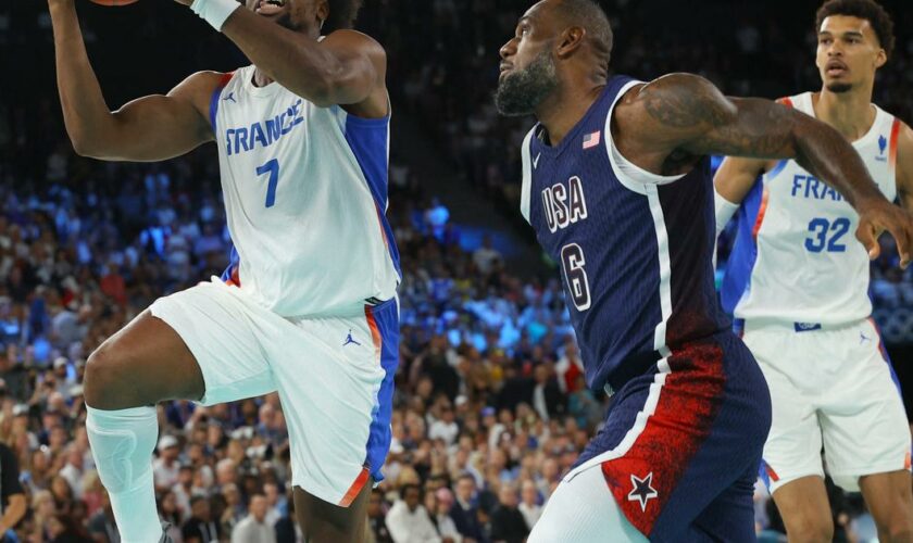 JO - Basket : «Je vais mettre le poster chez moi», Yabusele savoure après son dunk complètement fou sur LeBron (vidéo)