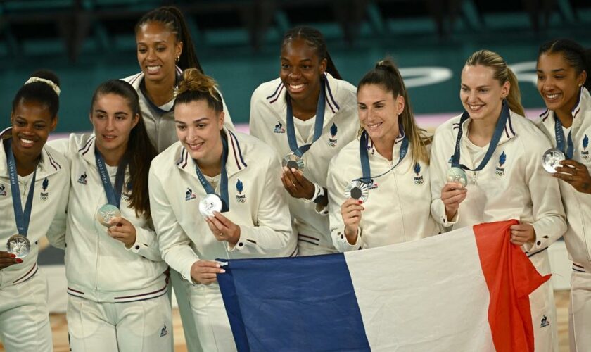 JO - Basket : en vidéo, la Marseillaise a capella à Bercy pour l’équipe de France an argent