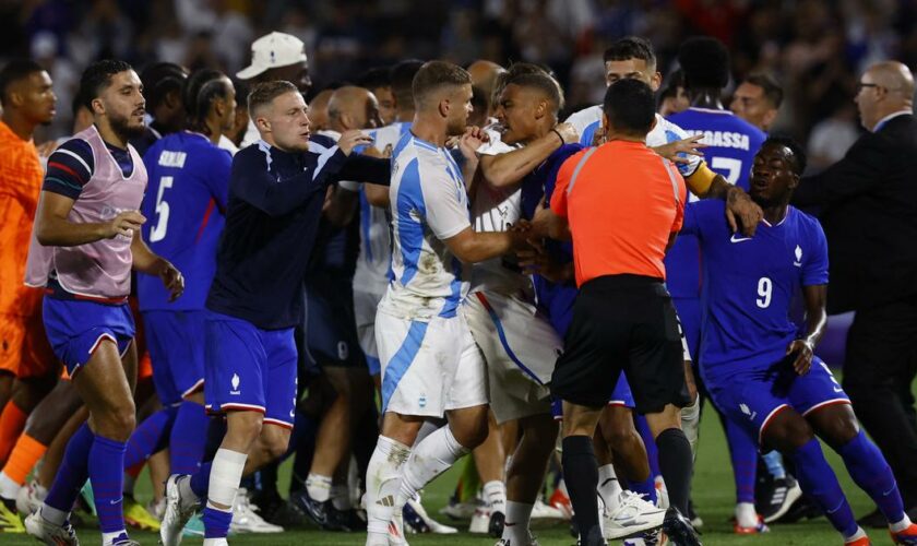 JO - Foot : en vidéo, les grosses tensions entre la France et l’Argentine après la qualification des Français pour les demi-finales