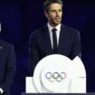 JO Paris 2024: Tony Estanguet reçoit l’ordre olympique des mains de Thomas Bach