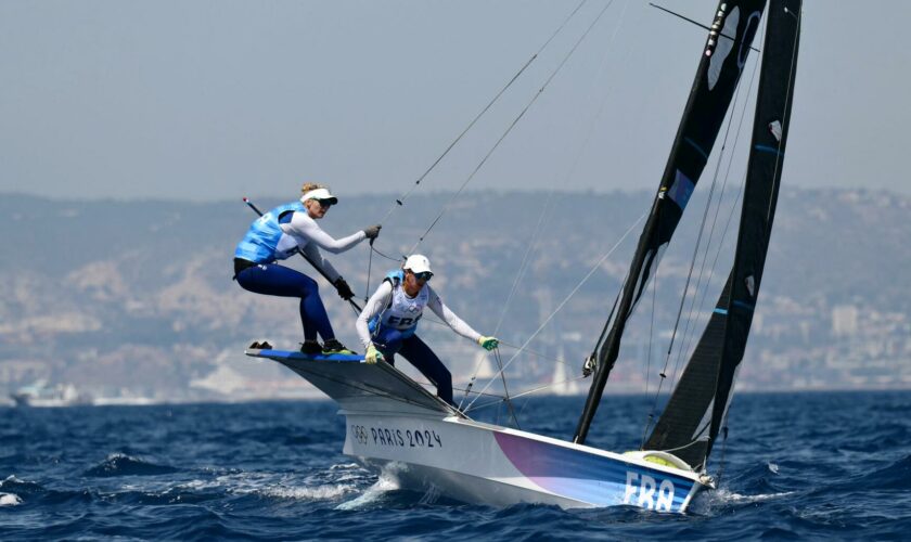 JO Paris 2024 : en voile, Sarah Steyaert et Charline Picon, remportent la médaille de bronze