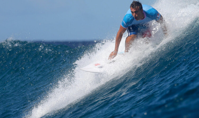 JO Paris 2024 : médaille assurée pour le surfeur français Kauli Vaast, qualifié pour la finale à Tahiti