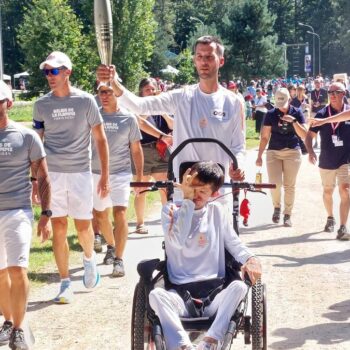 Jeux paralympiques : à Fontainebleau, la flamme a salué les militaires blessés sauvés par le sport