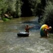 Suche nach Abkühlung in Fluss in Madrid