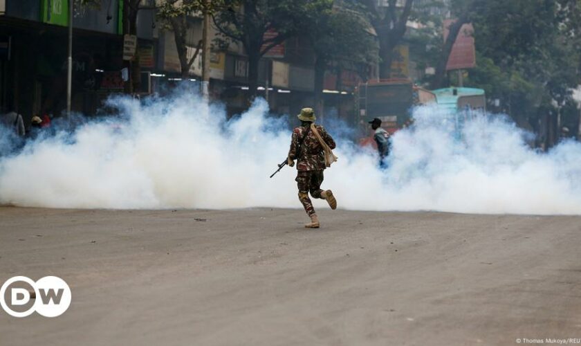 Kenya: Police fire tear gas as Ruto's Cabinet sworn in