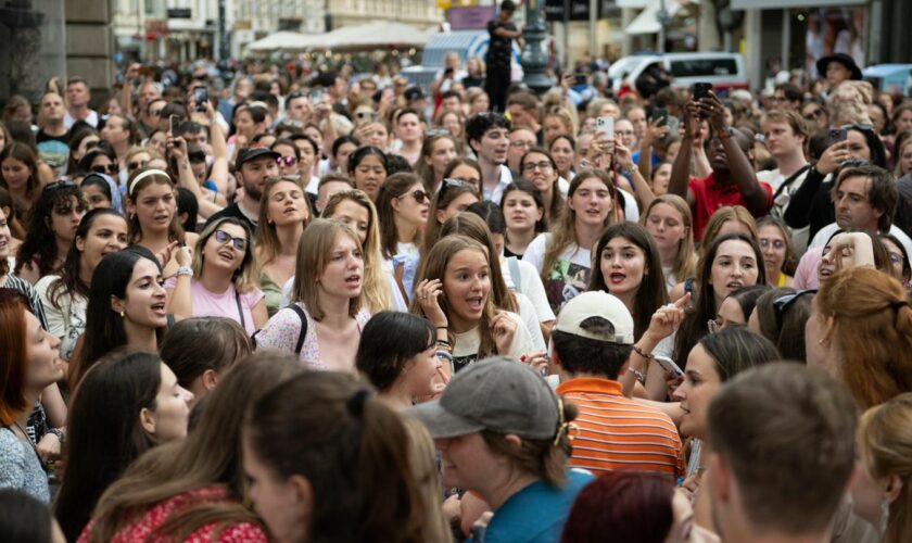 Konzertabsage in Wien: Fans warten sehnlichst auf Zeichen von Taylor Swift – wo ist die Sängerin?