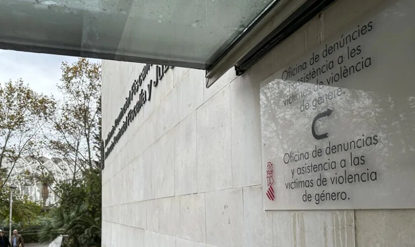 La Fiscalía pide ocho años de cárcel para un joven acusado de «violar» a una chica a la que conoció en una red social