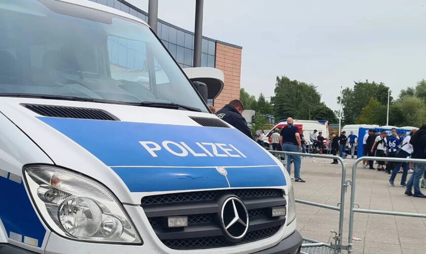 La Policía abate a un hombre que amenazaba a transeúntes con cuchillos en Moers, al oeste de Alemania