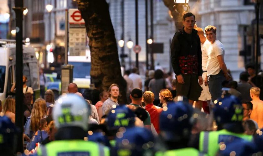 La Policía cifra en más de 1.000 personas los arrestados en las protestas tras el asesinato de tres niñas en Reino Unido