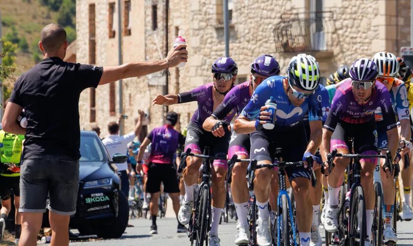 La Vuelta estudia la fórmula para que todos los ciclistas consuman la misma cantidad de agua