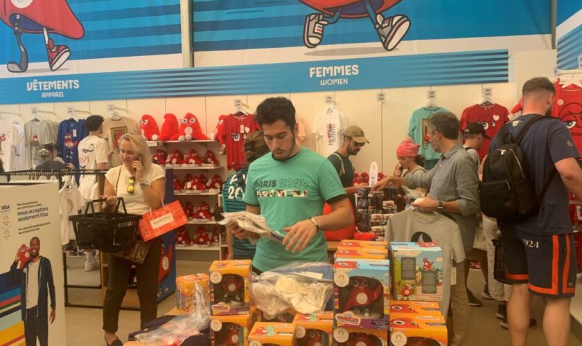 La piétonne de Paris: en visite dans la boutique officielle des JO, temple du goût douteux