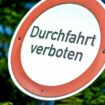 Autofahrer dürfen ein Stück der Landesstraße 156 nicht befahren - ignorieren jedoch die Sperrung. (Symbolbild) Foto: Hauke-Chris