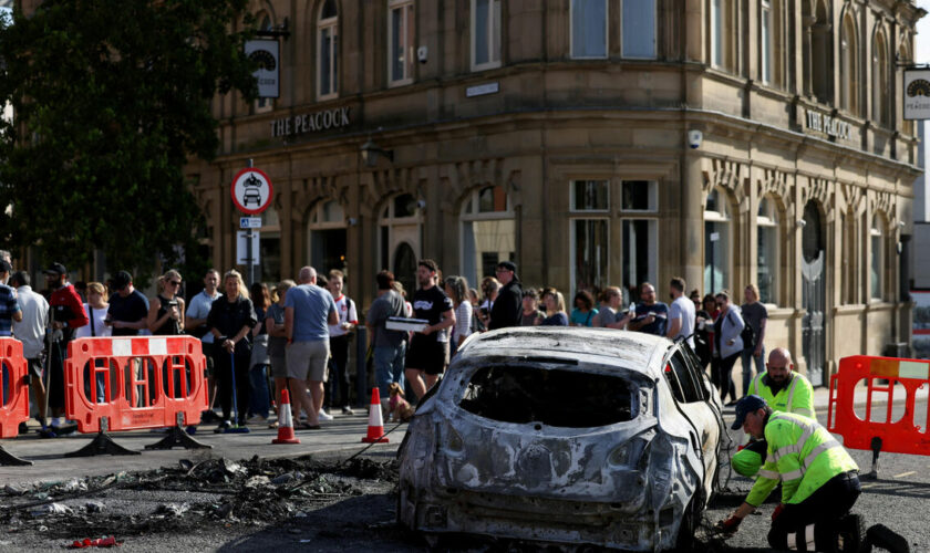 Le Royaume-Uni en proie à de violents rassemblements organisés par des mouvements anti-immigration