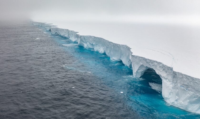 Le plus grand iceberg du monde est coincé depuis des mois par des courants marins