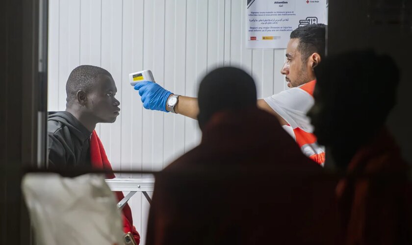 Llega un cayuco con 97 inmigrantes a El Hierro y otro con 59 a Fuerteventura