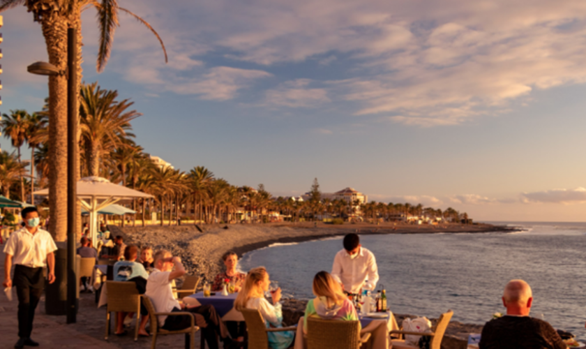 Los precios de restaurantes y hoteles tiran de la inflación  en julio en Canarias, con un aumento del 2,9%