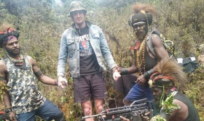 Los separatistas de Papúa asesinan a un piloto de helicóptero de Nueva Zelanda