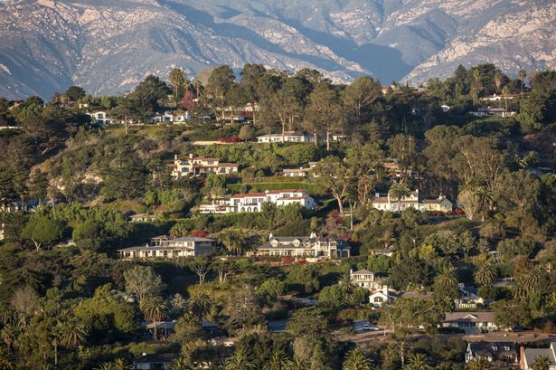 Major earthquake strikes Los Angeles with shaken residents warned to 'prepare for aftershocks'