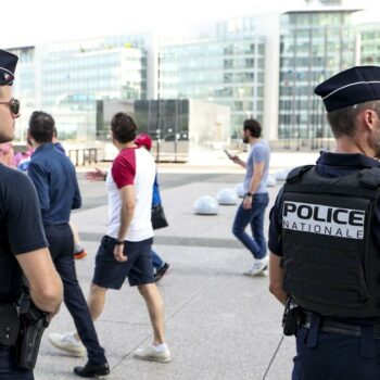 Marseille : en voulant s’enfuir, un homme sous OQTF blesse deux policiers dont l’un gravement