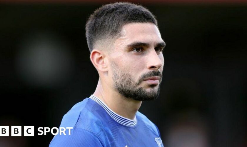 Neal Maupay playing for Everton in a pre-season friendly