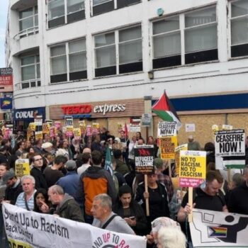 Mobilisation contre l’extrême droite à Birmingham : "Les réfugiés sont les bienvenus en Angleterre"