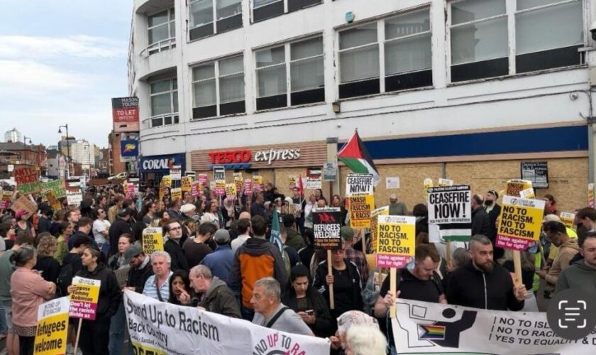 Mobilisation contre l’extrême droite à Birmingham : "Les réfugiés sont les bienvenus en Angleterre"