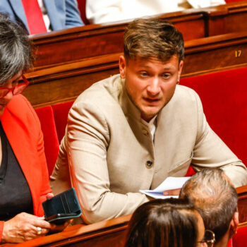 « Mode Jeune Garde activé » : un député NFP au Royaume-Uni pour « soutenir les antifascistes » face à l’extrême droite