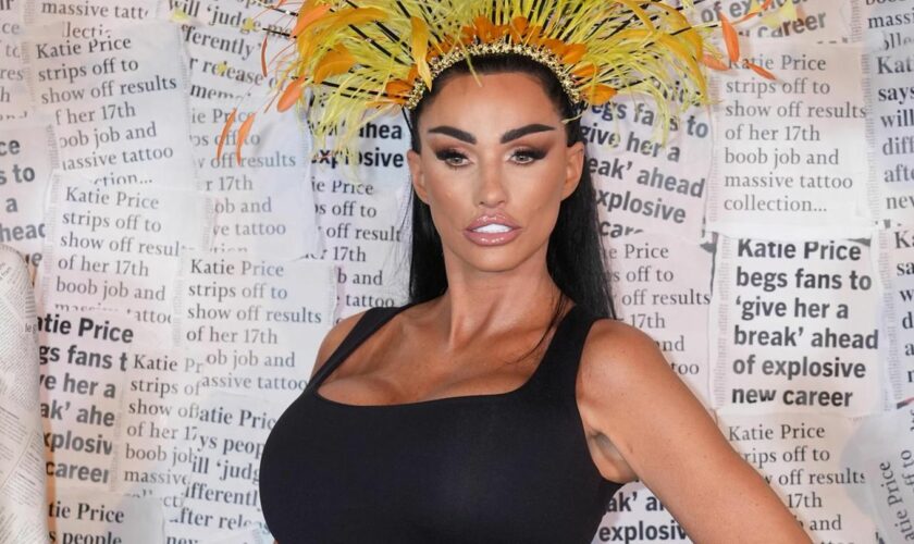 Model in ihrem neuen Haus: Katie Price über ihre Traumata: "Wurde drei Mal vergewaltigt, bevor ich 18 wurde"