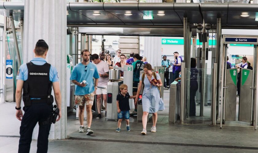 Moins de contrôles et d’amendes pendant les Jeux : dans les transports, les agents évitent les conflits