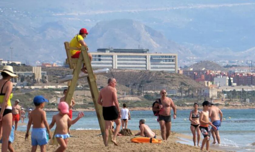 Mueren dos hombres ahogado en playas valencianas y un ertzaina salva a una mujer