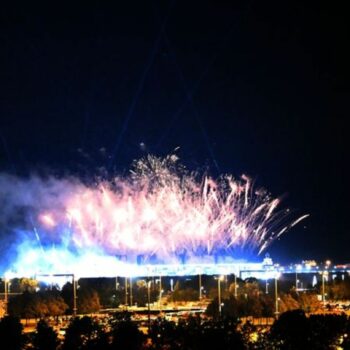 Auch Adeles letzte Show in München endete mit einem Feuerwerk und vielen Emotionen. Foto: Felix Hörhager/dpa